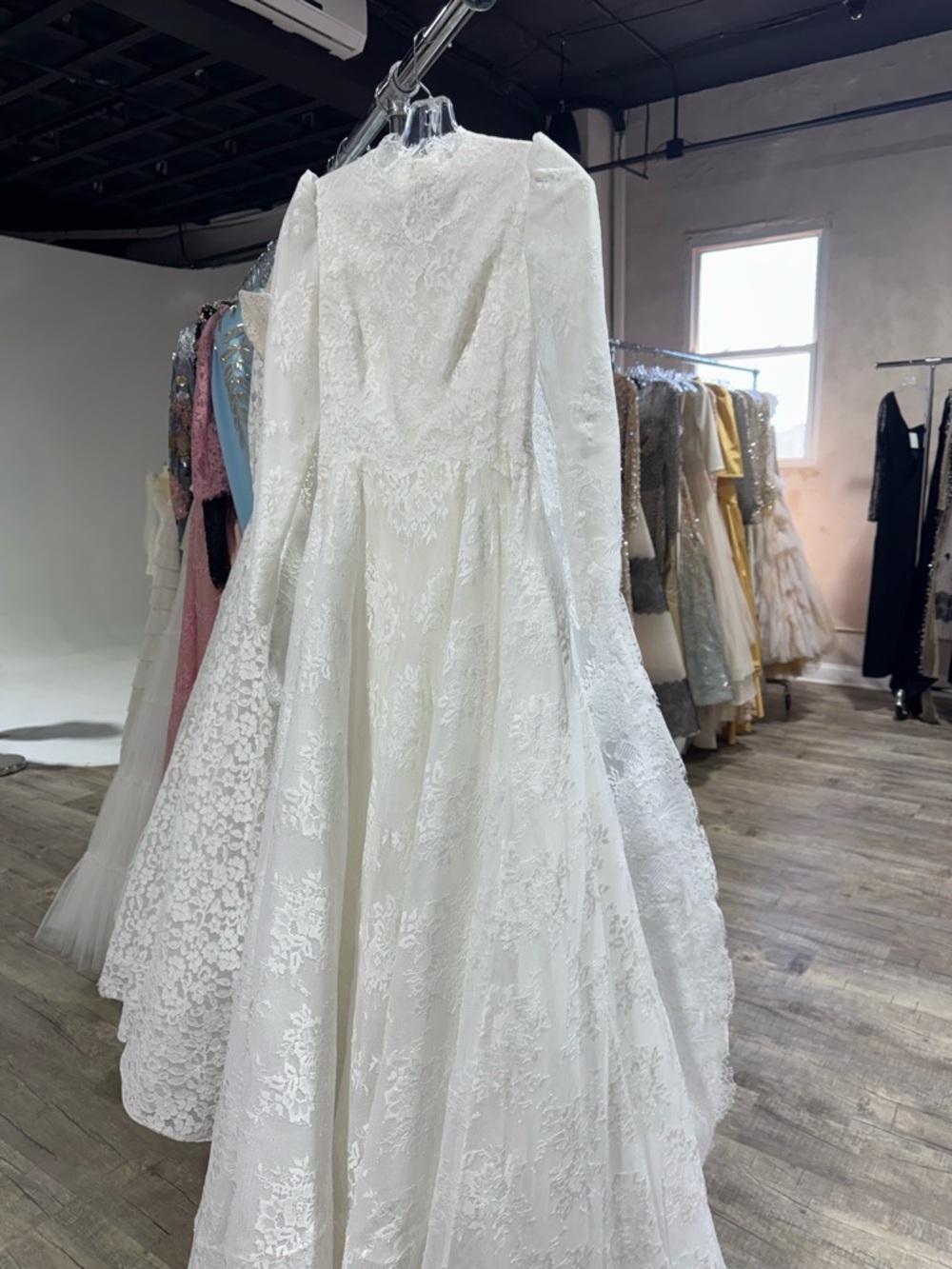 Elegant White Lace Long-Sleeve Wedding Dress